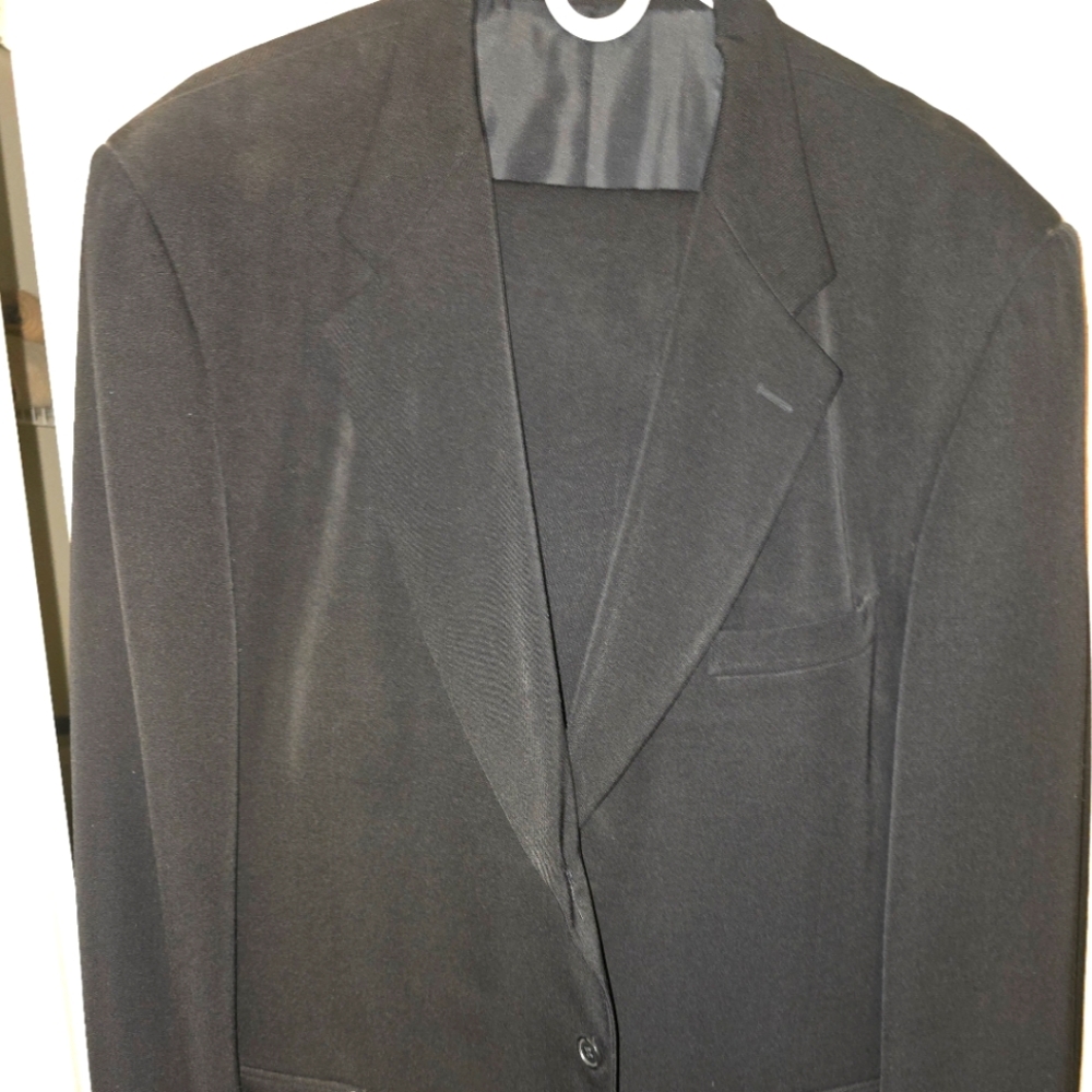 Classic Black Men's XL Suit. EUC.